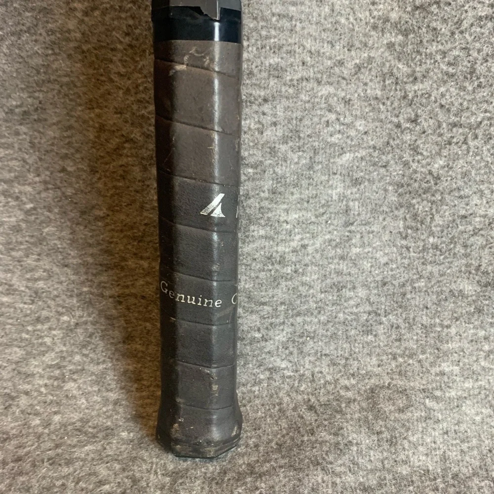 Light Ace Black Tennis Racket - Picture 2 of 9